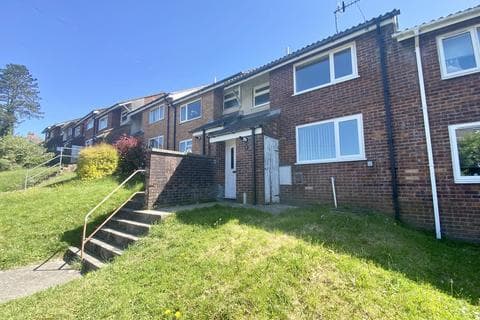 Terraced house - Gellionen Road, Clydach, Swansea, City And County of Swansea.