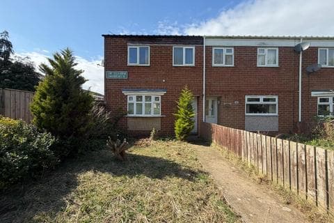 End of terrace house - Edgeworth Court, Hemlington, Middlesbrough