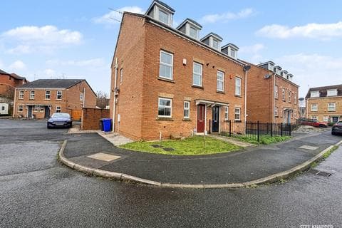 Semi-detached house - Cricklewood Drive, Stoke-on-trent, ST6