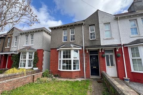 Semi-detached house - Quarella Road, Bridgend, CF31