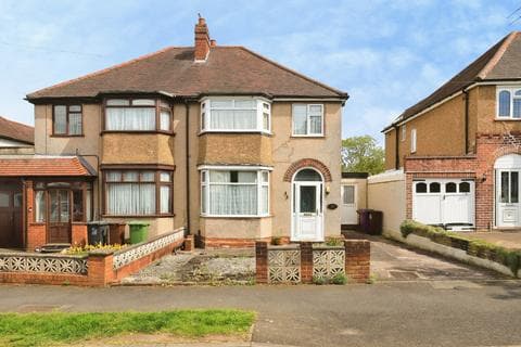 Semi-detached house - Eccleshall Avenue, Wolverhampton, West Midlands, WV10