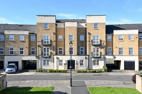 Flat - Bishopfields Drive, Leeman Road, York, YO26