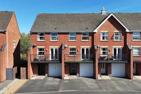 Terraced house - Edgbaston Drive, Stoke-On-Trent, ST4