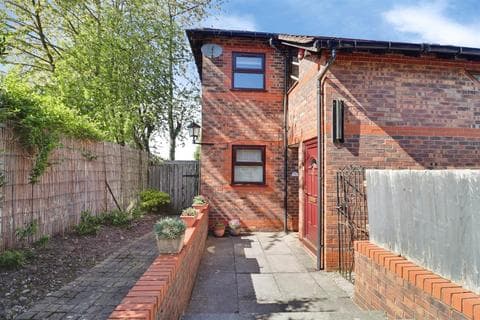 Apartment - Lukesland Avenue, Stoke-On-Trent