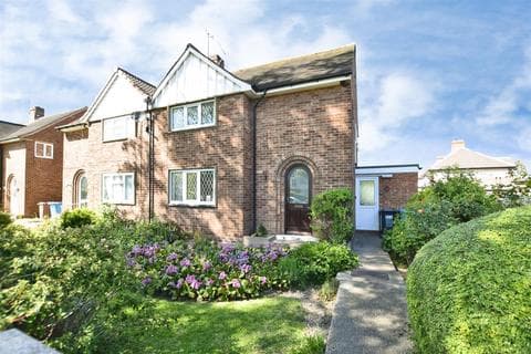 Semi-detached house - Anlaby Road, Hull