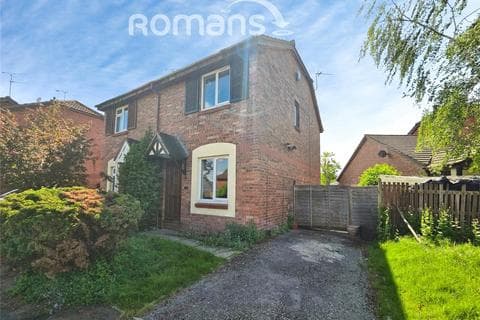 Semi-detached house - Clydesdale Close, Swindon, Wiltshire