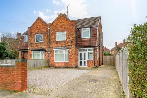 Semi-detached house - Danebury Drive, York