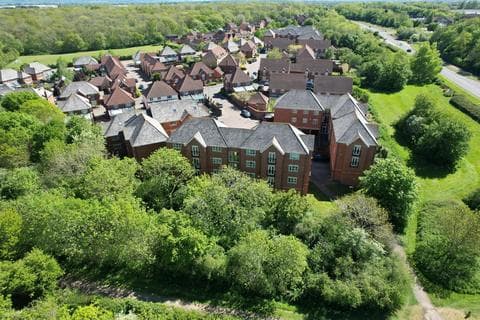 Apartment - Darwin Close, Milton Keynes MK5