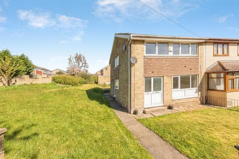 Semi-detached house - Delves Wood Road, Beaumont Park, Huddersfield