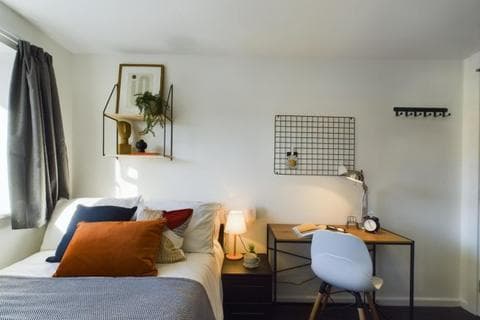 House share - Brookside