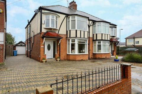 Semi-detached house - Fairfax Avenue, Hull