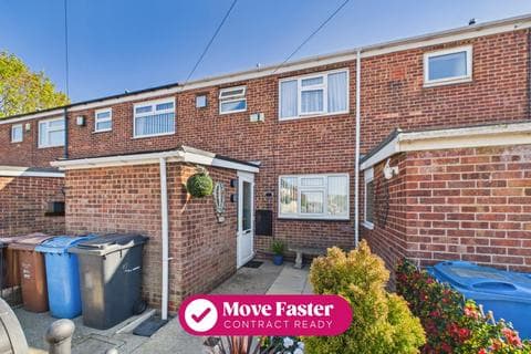 Terraced house - Bessingby Grove, Hull, HU9 5UG