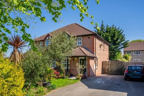 Semi-detached house - Linnet Way, Foxwood, York