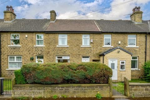 Terraced house - Brackenhall Road, Huddersfield, West Yorkshire, HD2