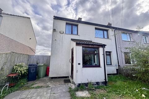 Semi-detached house - Sandene Avenue, Crosland Moor, Huddersfield