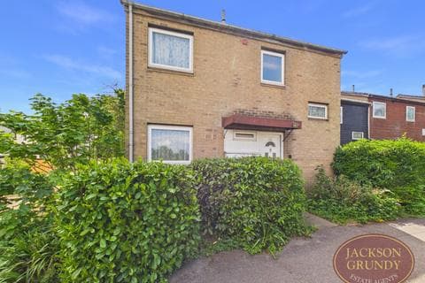 End of terrace house - North Holme Court, Thorplands, NN3 8UX