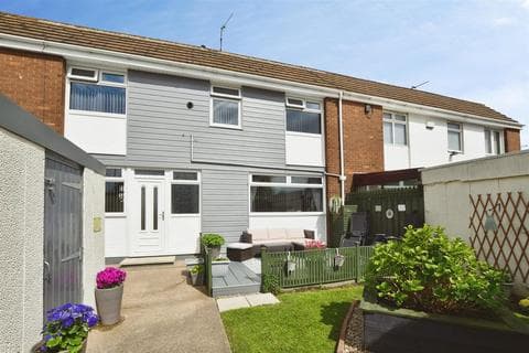 Semi-detached house - Exton Close, Bransholme, Hull