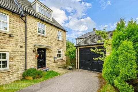 Semi-detached house - Marlington Drive, Huddersfield, West Yorkshire, HD2
