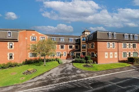 Flat - Regent Crescent, Horsforth, Leeds, West Yorkshire, LS18