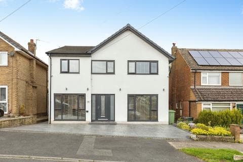 Detached house - Grasleigh Avenue, Bradford BD15