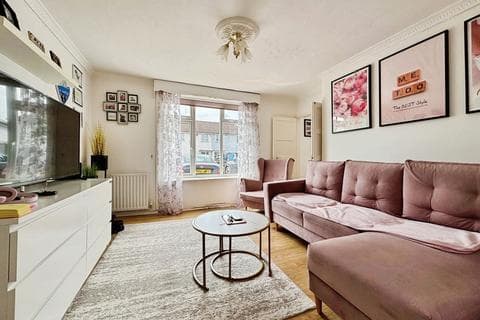 Semi-detached house - Dorset Avenue, Cheltenham, Gloucestershire