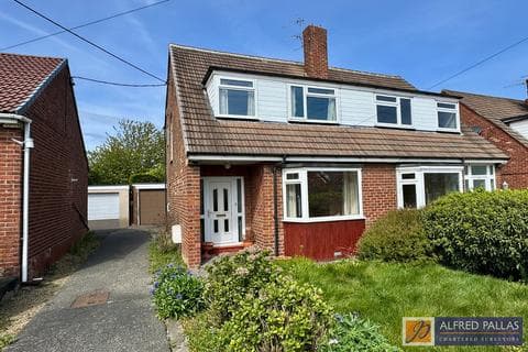 Semi-detached house - Ravensbourne Avenue, East Boldon