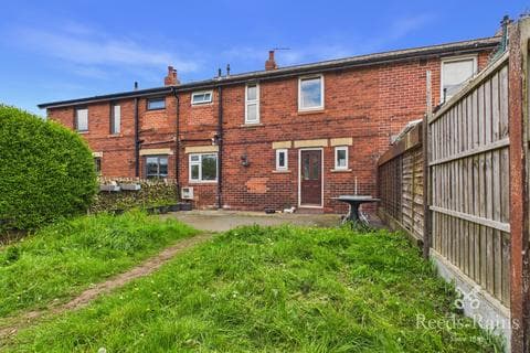 Semi-detached house - Fifth Avenue, Leeds LS26