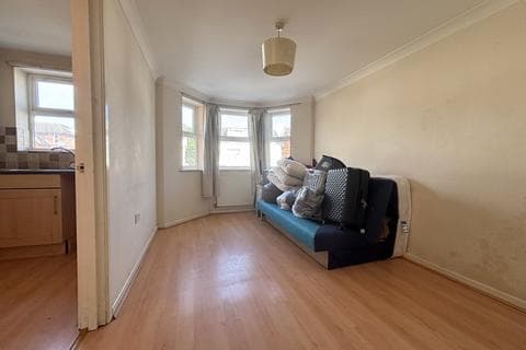 Flat - Flat 5, Amber Lodge, 16 Carysfort Road, Bournemouth BH1 4EJ