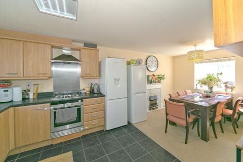 Semi-detached house - Sakura Walk, Willen Park, MK15