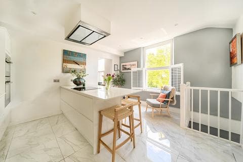 Apartment - Gloucestershire GL53
