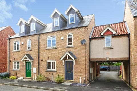 Terraced house - King Henry Chase, Bretton, Peterborough