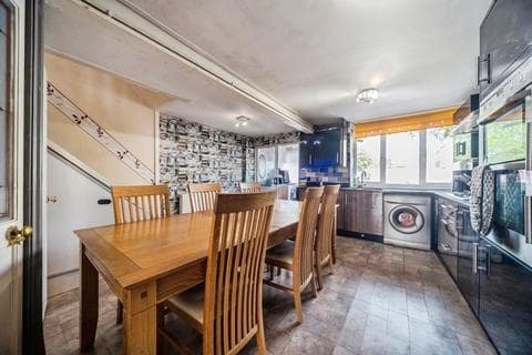 Terraced house - Gairloch Avenue, Bletchley, Milton Keynes, MK2