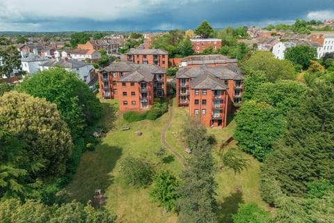 Ground floor flat - Lansdowne Walk, Worcester WR3