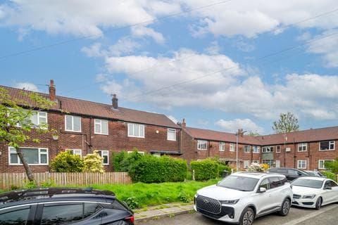 End of terrace house - Withins Close, Bolton BL2