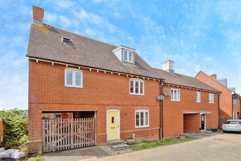 End of terrace house - Colet Crescent, Colchester