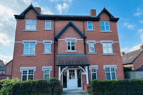 Flat - Newarth Drive, Lymm, WA13