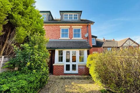 Terraced house - Laburnum Court, Lymm, WA13