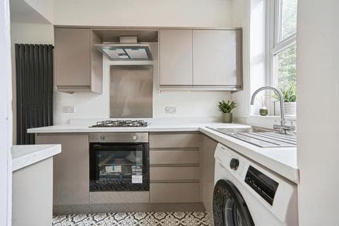 Terraced house - Cecil Mount, LEEDS