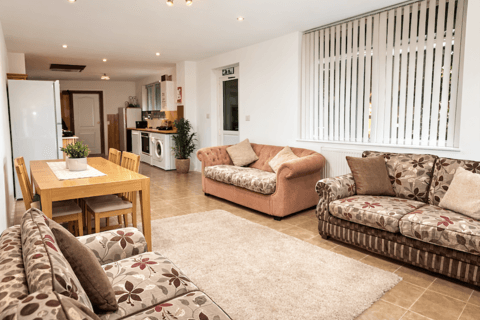 Semi-detached house - Oak Tree Lane, Selly Oak B29