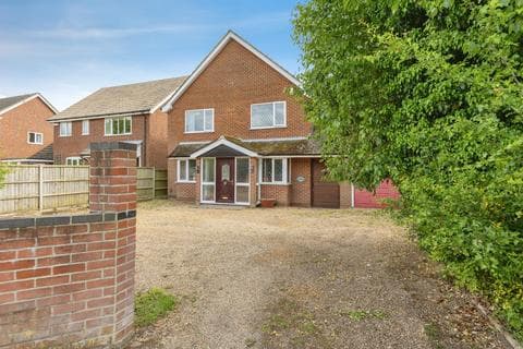 Detached house - Fifers Lane, Norwich