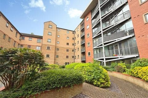 Flat - Kentmere Drive, South Yorkshire DN4