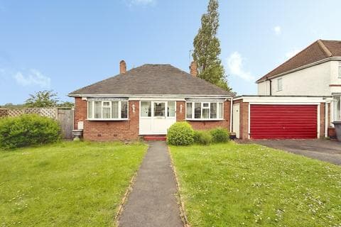 Detached bungalow - Sundour Crescent, Wolverhampton WV11