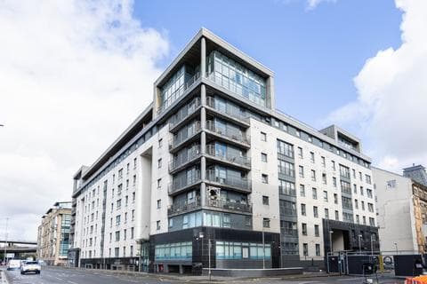 2 bedroom flat for sale
