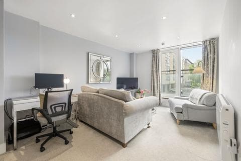 Flat - Ferry Court, Cardiff CF11