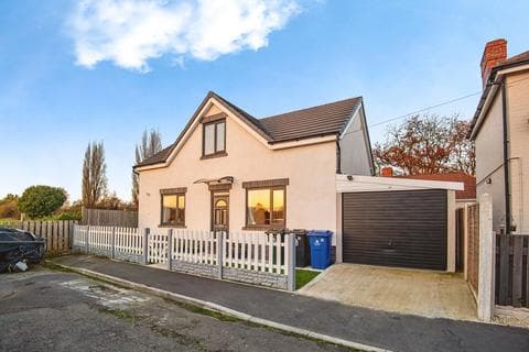 Detached bungalow - Truman Street, Doncaster DN5