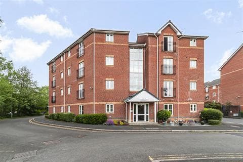 Flat - Waterside Gardens, Bolton