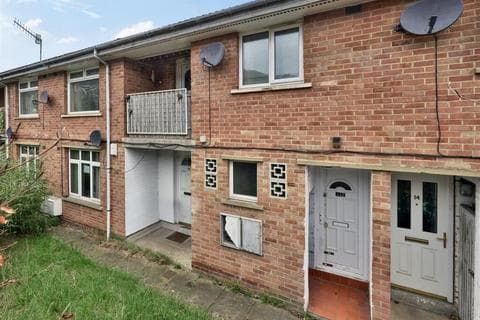 Apartment - Raistrick Way, Shipley BD18
