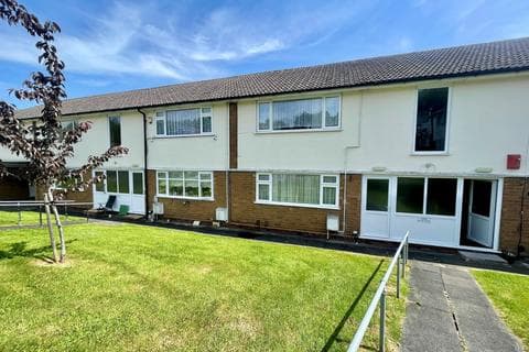 Maisonette - Sutton Court, Dovedale, Wolverhampton, West Midlands, WV4