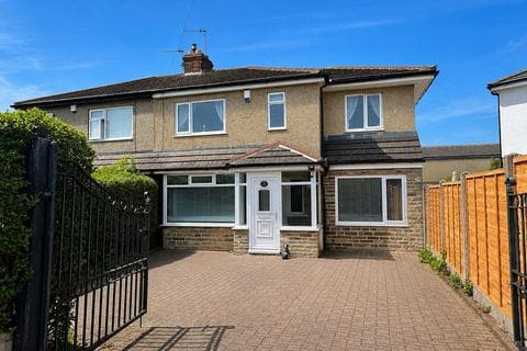 Semi-detached house - Plumpton Walk, Wrose, Bradford