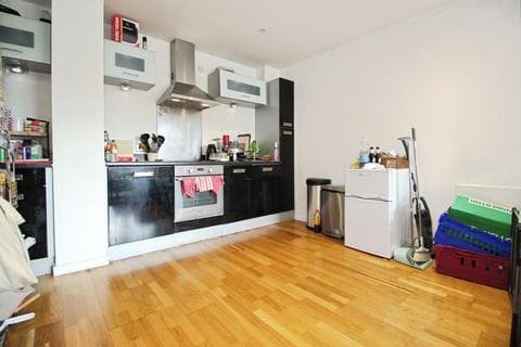 Flat - Marsh Lane, Leeds, West Yorkshire, LS9